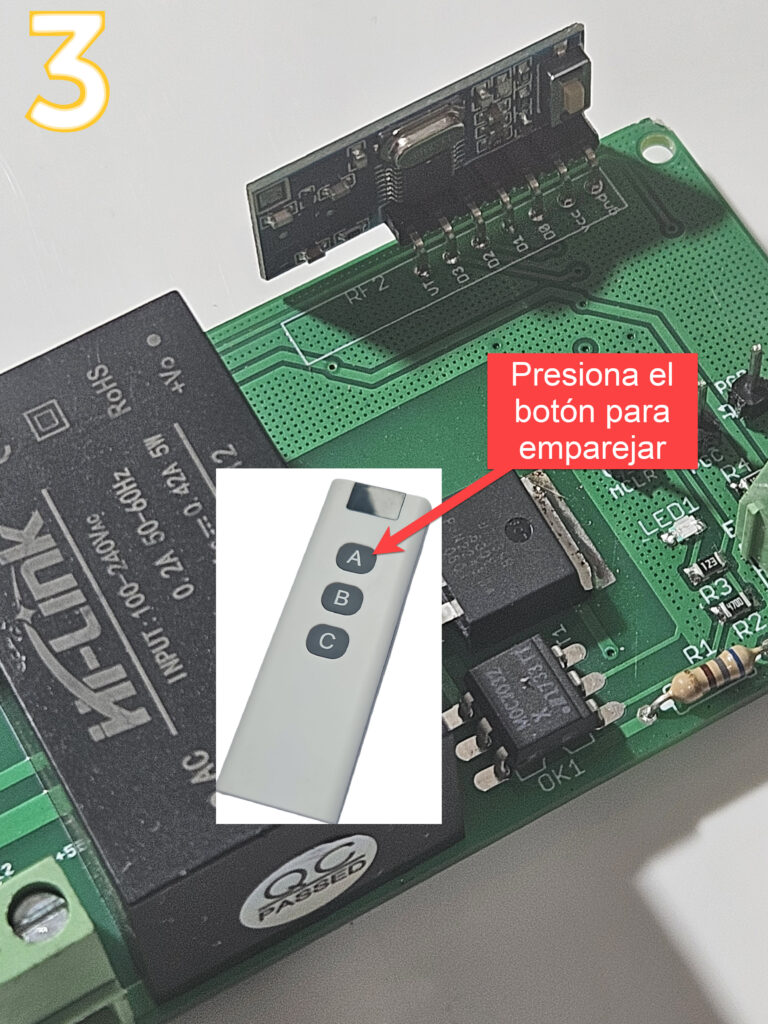 Paso 3 presiona el botón del control remoto