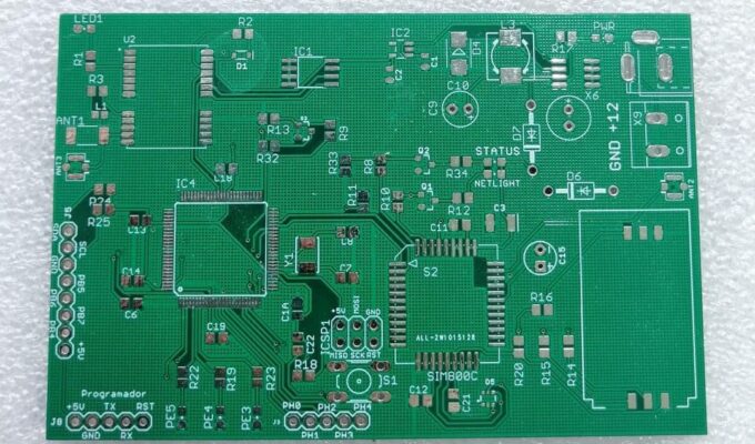 Diseño de una PCB color verde